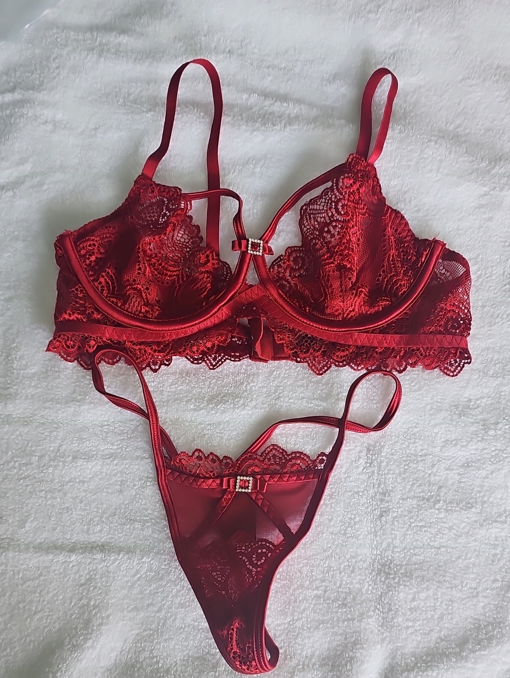 Red Lace Underwire Bra & G-String Set — Women Intimates